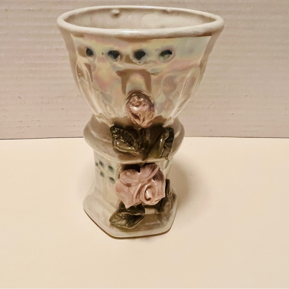 Glazed Off White Ceramic Flower &leaves HandmadeVase Vintage 4.75”Tall Pre-Owned